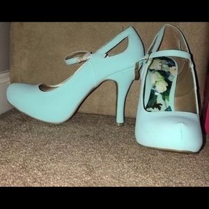 Mint green Mary Jane heels BNWB